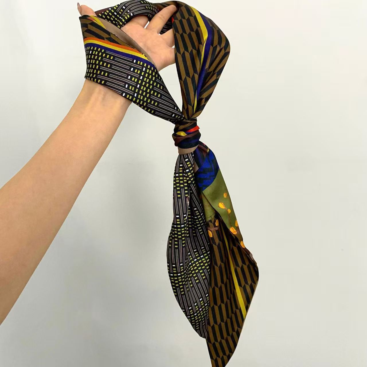 Lenço de Seda Luxuoso Estampad - Face Scarf Mask avaliação e preço